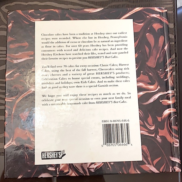 Hershey’s BEST CAKES cookbook by Wilton House - Picture 3 of 6